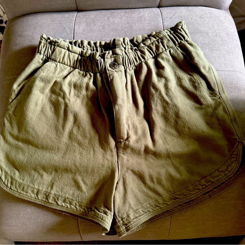 Olive/army green shorts. Size small (4-6)